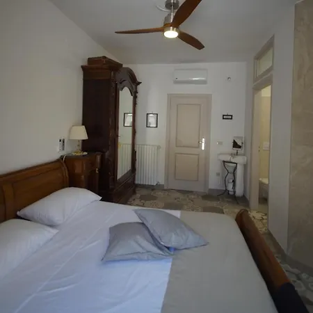 Sant'agata Oda ve Kahvaltı 3*